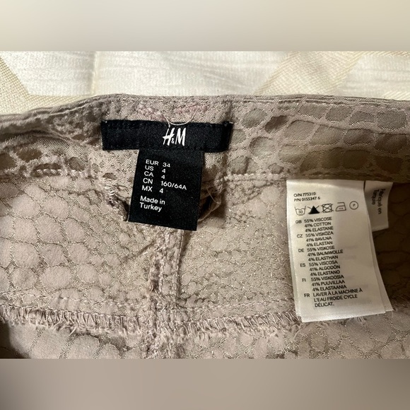 H&M Snake, Animal Print Beige, Shinny Soft Skinny pants, Size 4 - Picture 4 of 6